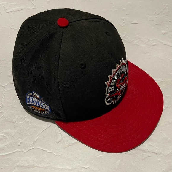 Used New Era fitted Toronto Raptors hat with retro logo. Size 7 1/4. 8/10. - Picture 3 of 3